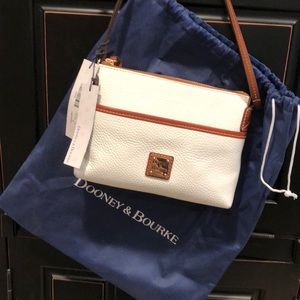 Dooney and bourke crossover pocketbook